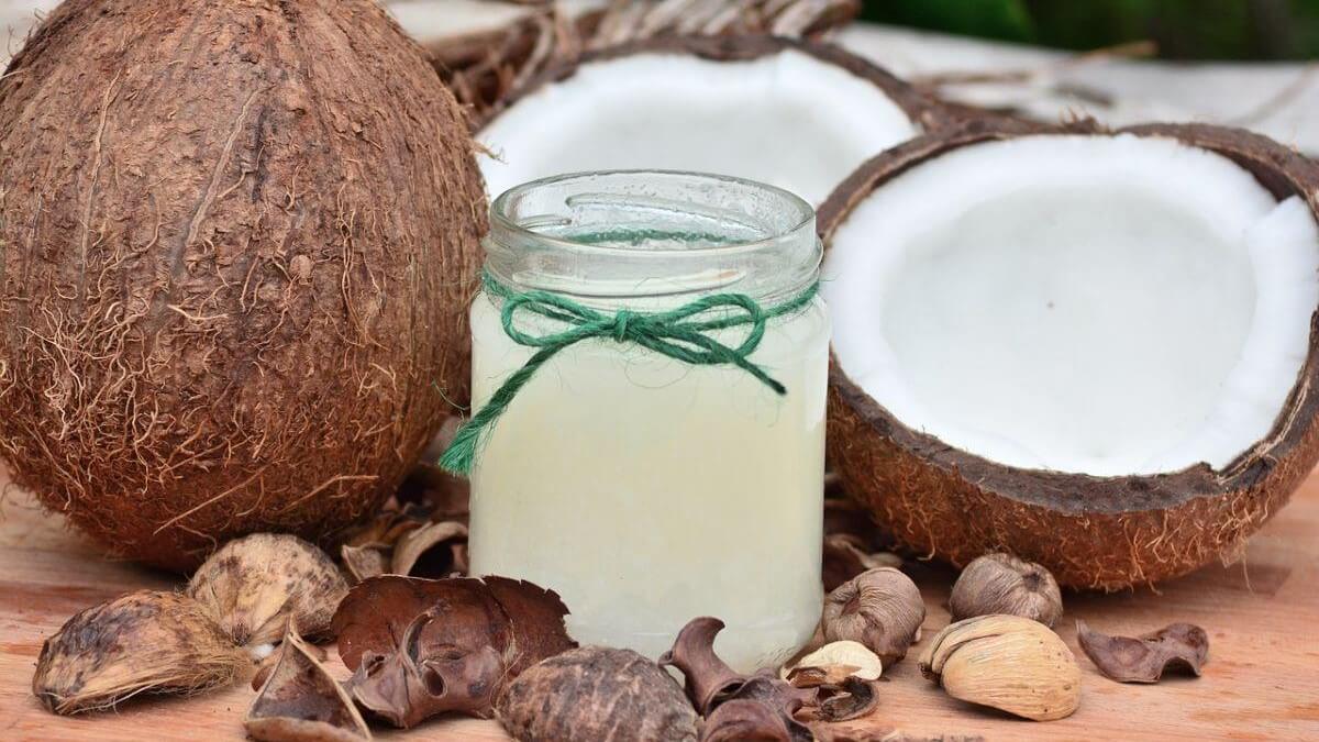 5 Reasons to Use Coconut Oil Shampoo and the 3 Best Concoctions To Try
