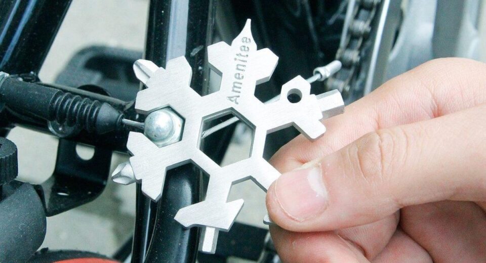 The Snowflake Multi Tool: Something You Should Consider Carrying With You: 18 Tools In 1