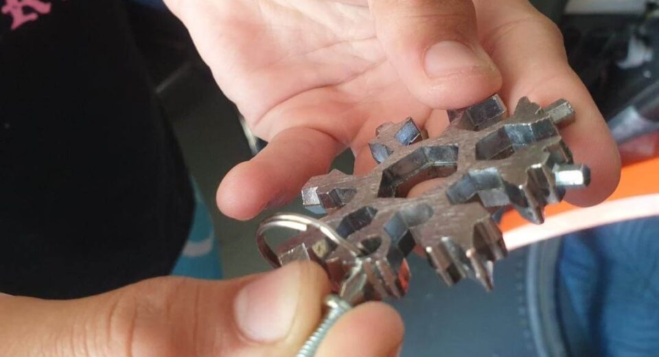 The Snowflake Multi Tool Something You Should Consider Carrying With You 18 Tools In 1