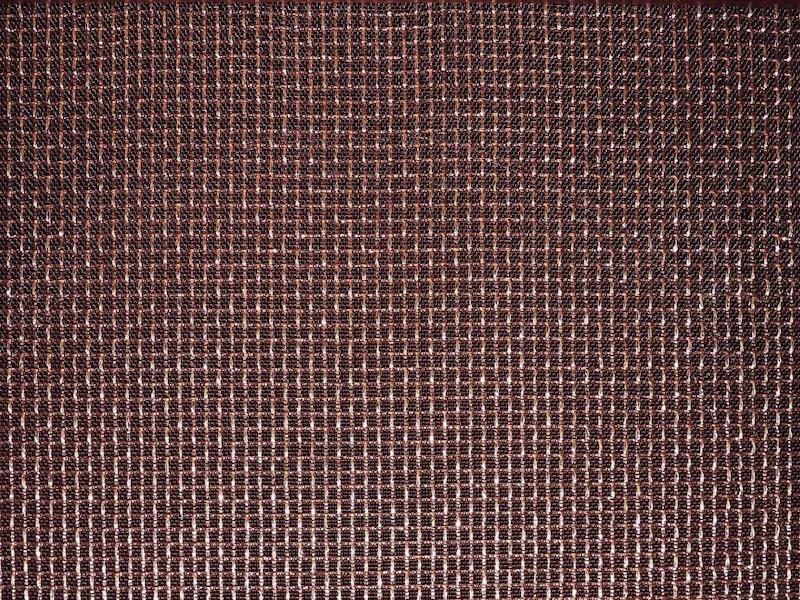 Copper is woven directly into the fabric which allows it to be in contact with the body to lend it’s healing properties. 