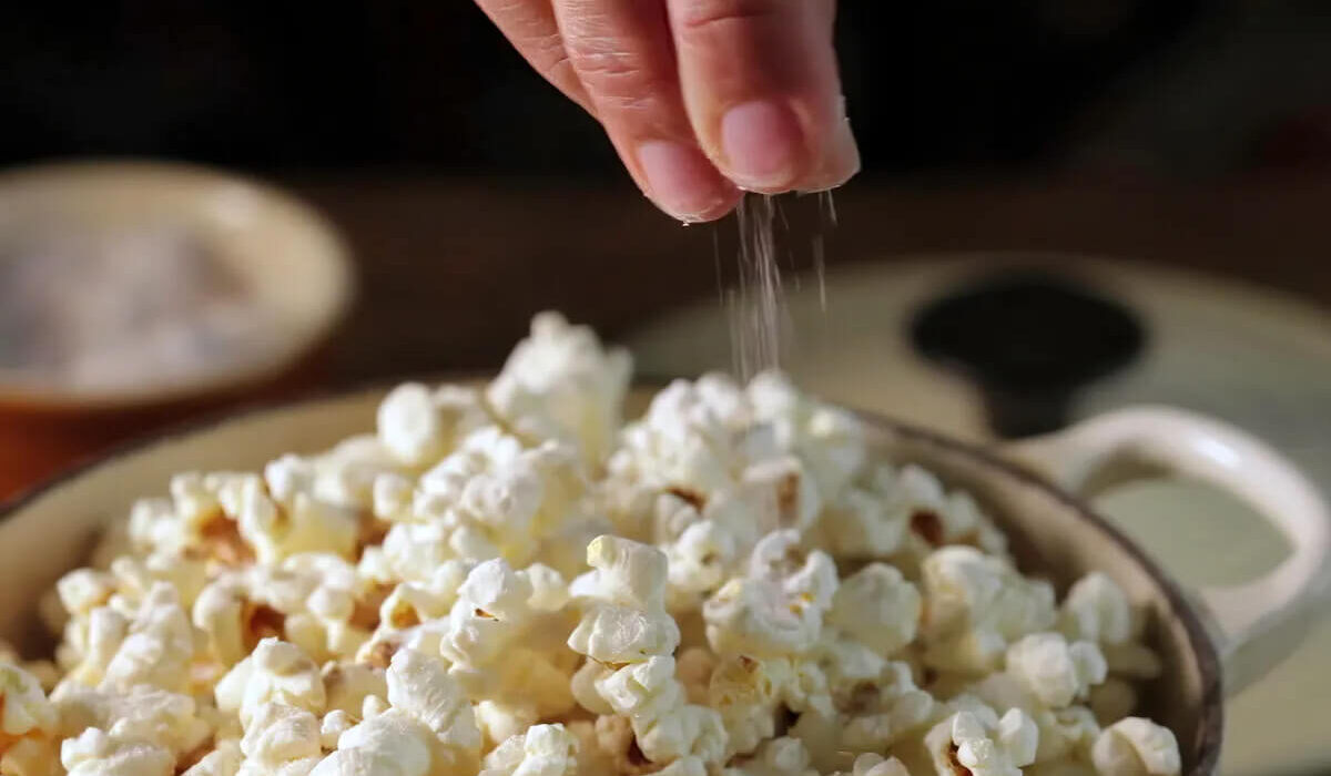 5 Delicious & Healthy Alternatives To Popcorn Salt