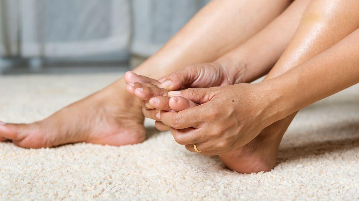 5 Steps to Treating a Sprained Toe at Home TheWellthieone