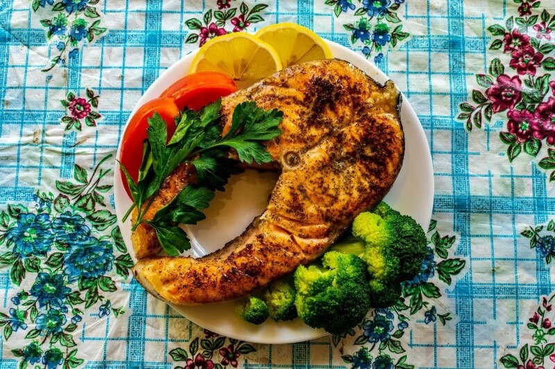 Simple Salmon with Roasted Broccoli TheWellthieone