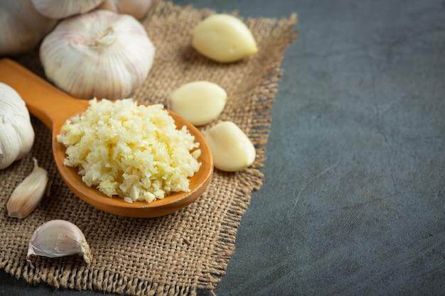 Your knife skills have to be quite advanced to get a product like this beautifully minced garlic!