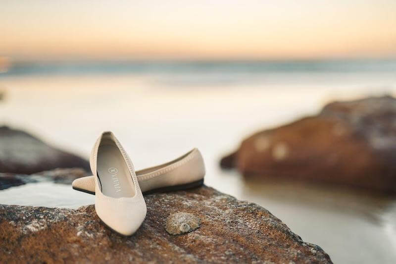 If you have to wear uncomfortable shoes, bring a pair of flats that you can change into as soon as the moment arrives. 