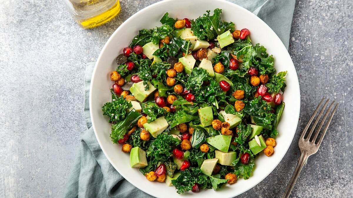 How to massage Kale for the Best Kale Salad You’ve Ever Had! TheWellthieone