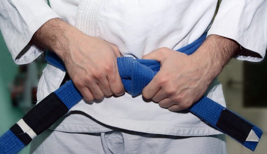 How To Tie A Gi Belt Step By Step - It’s Easy! Thewellthieone