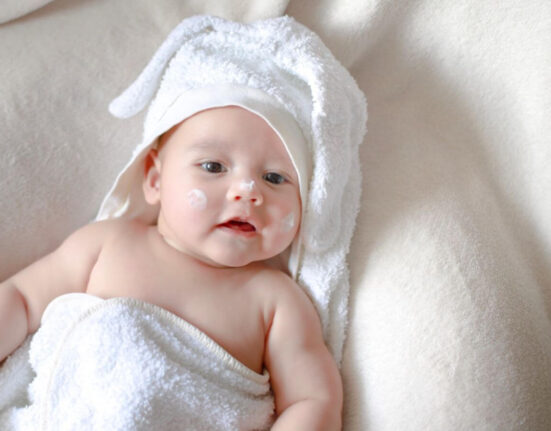 Baby Eczema vs Acne & 2 Natural Balms To Help Soothe Baby’s Skin TheWellthieone