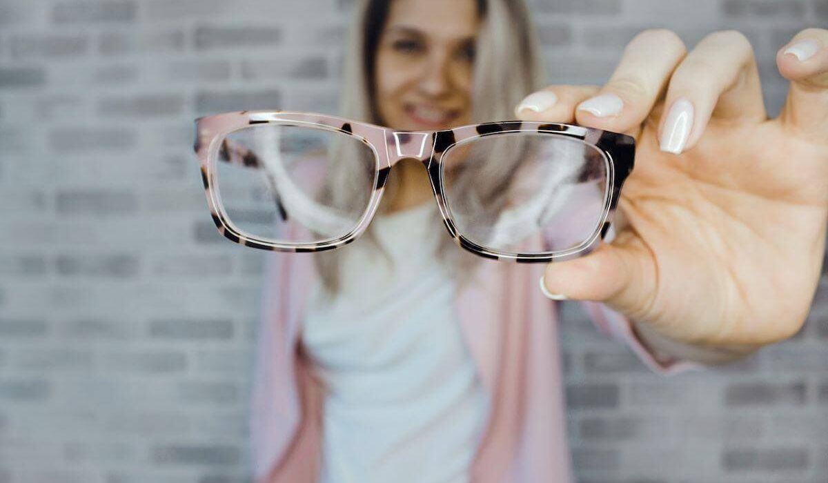How Should Glasses Fit? 5 Tips for Perfect Comfort & Style! TheWellthieone.com