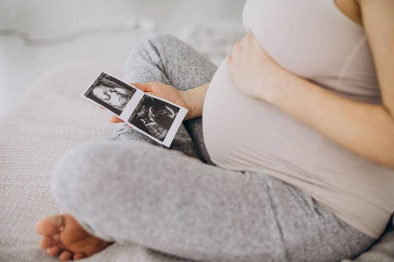 Quercetin has been shown to be safe to take while pregnant, and healthy for the baby.  Consult your doctor with any unique questions you may have before starting a new supplement. 
