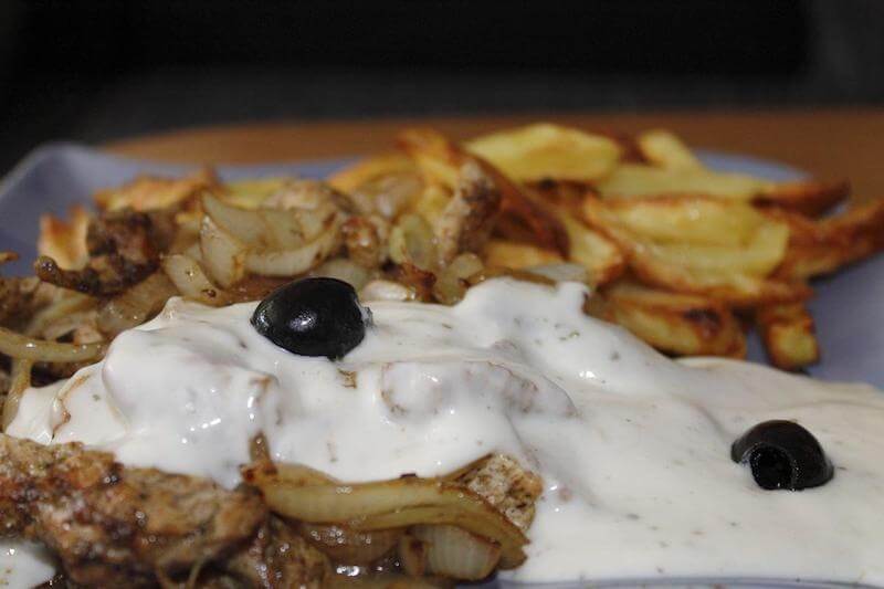 You can’t go wrong with topping off your souvlaki or kebob with tzatziki sauce.  Mmmmmm!