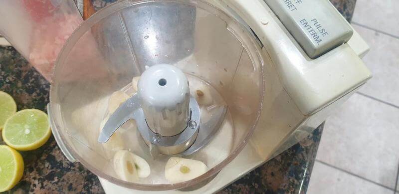 Place both garlic cloves and place in a food processor.
