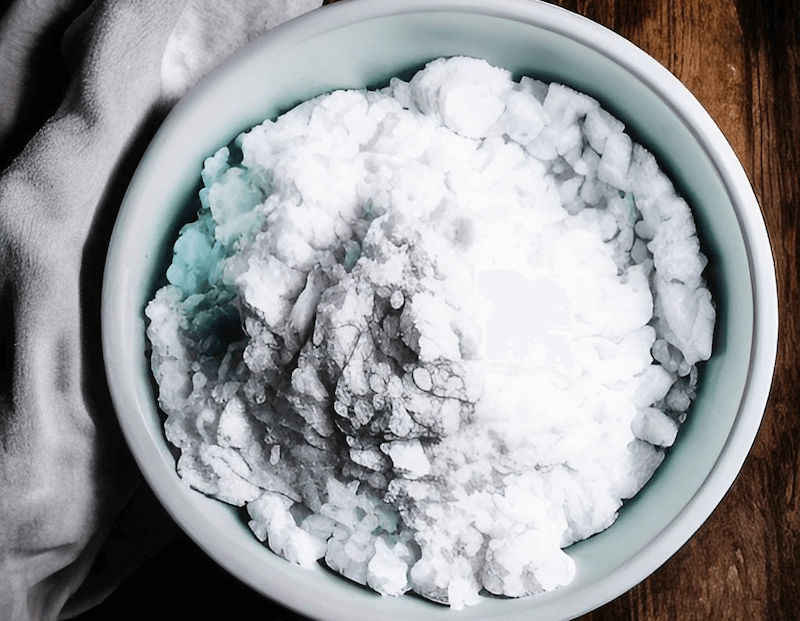 An Epsom salt poultice is made in a 2 to 1 ratio of Epsom salt to water, which forms a paste. 