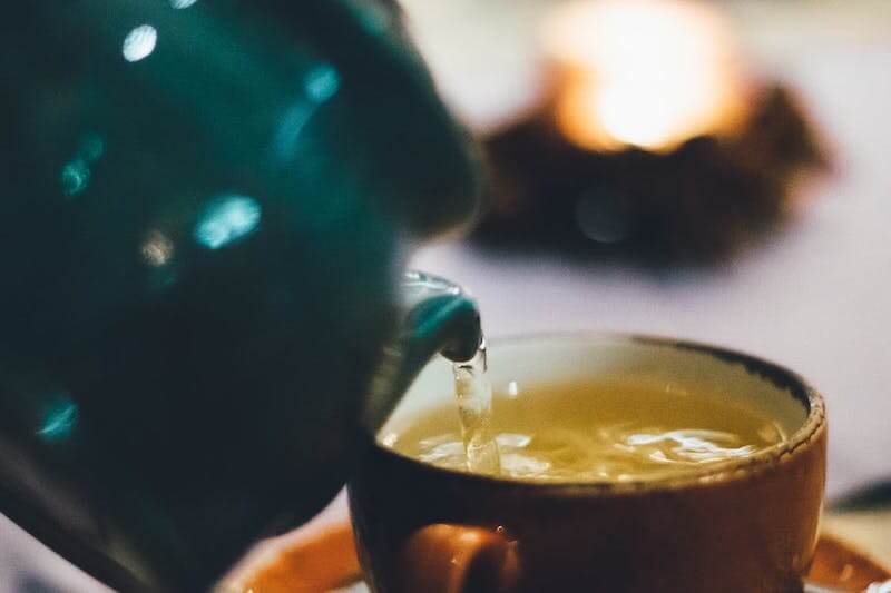 Green tea contains catechins which can grab hold of fluoride molecules and escort them out of the body. 
