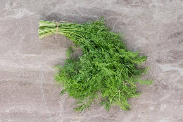 Dill contains antioxidants and anti-inflammatory compounds that can help to soothe and brighten the skin.