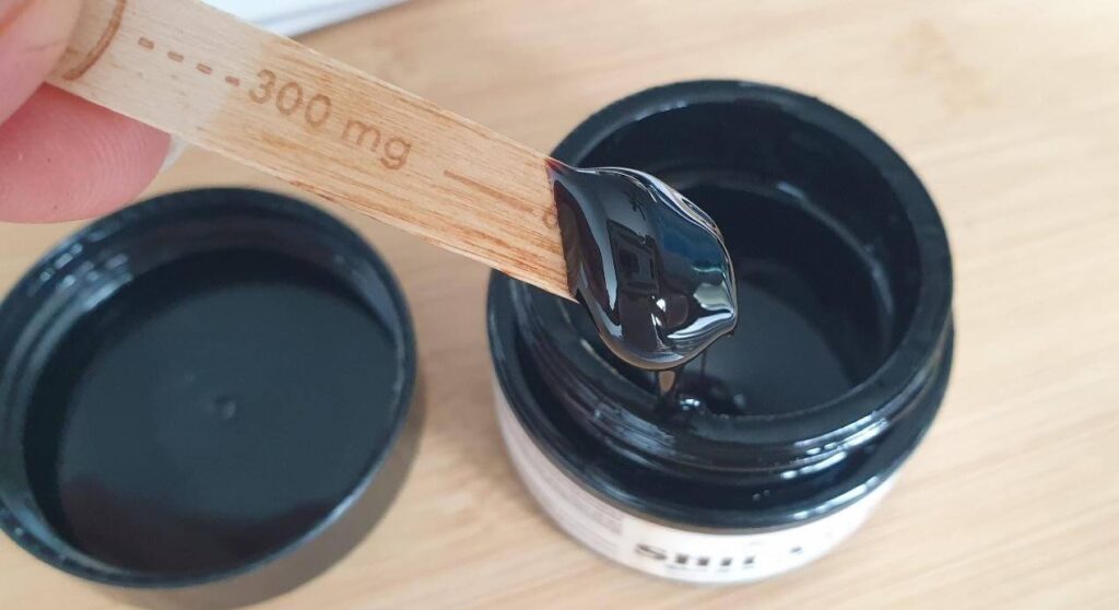 Many shilajit brands come with a serving instrument with dosage marks to help measure.