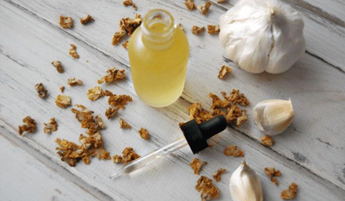 Garlic Mullein Oil – A Powerful Earache Remedy