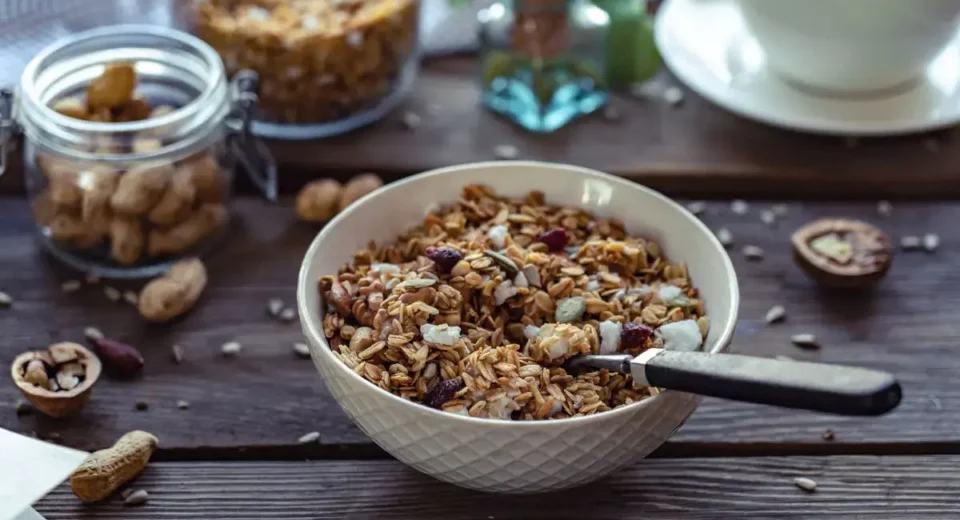 Is Granola Gluten Free? Here’s 3 You’ll Want to Try! TheWellthieone