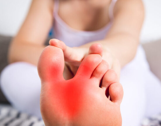 Pinky Toe Pain Causes & Natural Solutions To Heal It Fast! TheWellthieone