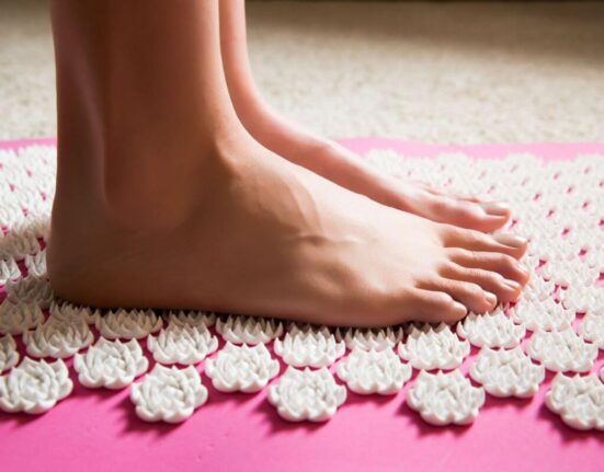 How to Use an Acupressure Mat For Weight Loss So You Can Reduce Stress! TheWellthieone