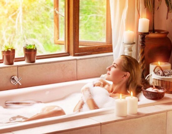 Stay in the Tub Longer With A Bathtub Heater – 3 Best Picks! THeWellthieone