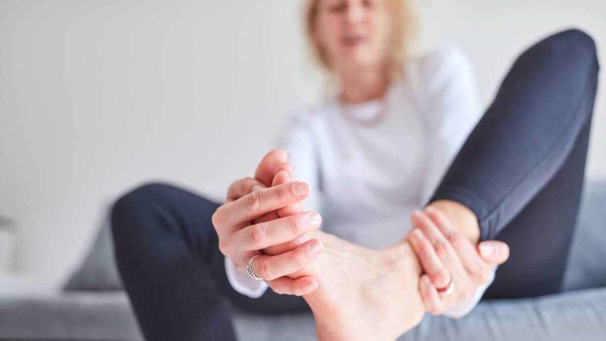 Sprained Toe vs. Broken Toe: What’s the Difference? TheWellthieone