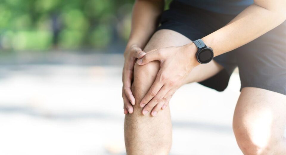 Can Sciatica Cause Knee Pain? 3 Ways to Manage It TheWellthieone