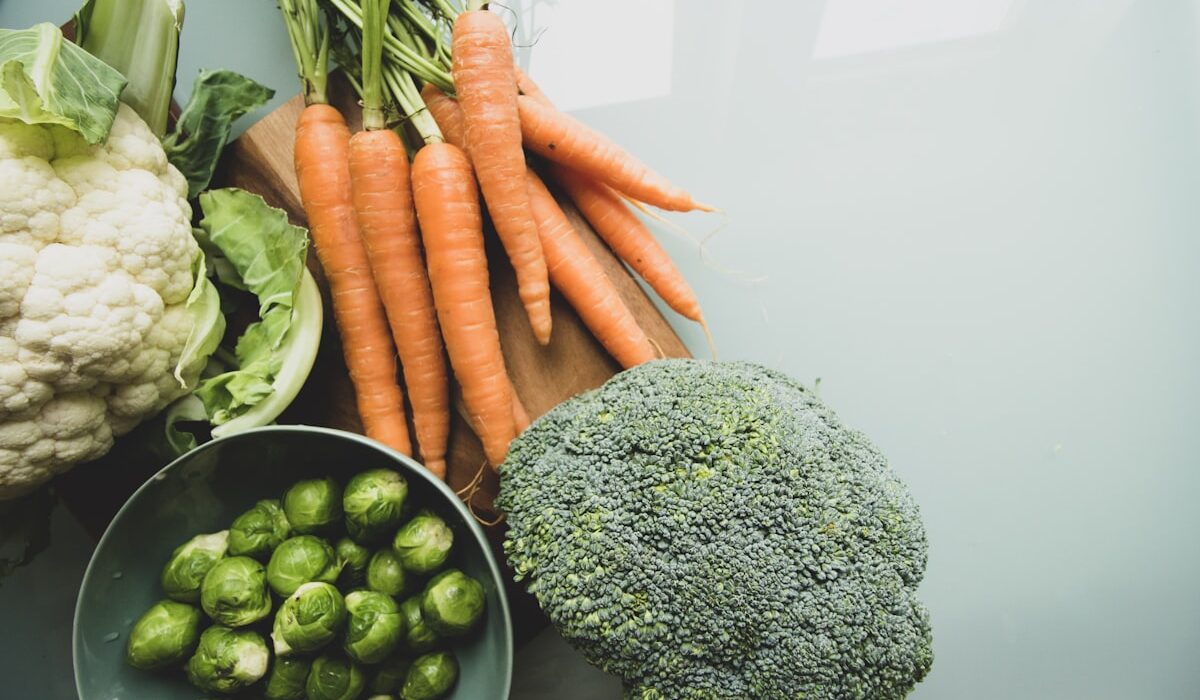 Fresh vegetables and healthy foods that support gut health and may help reduce seasonal allergy symptoms