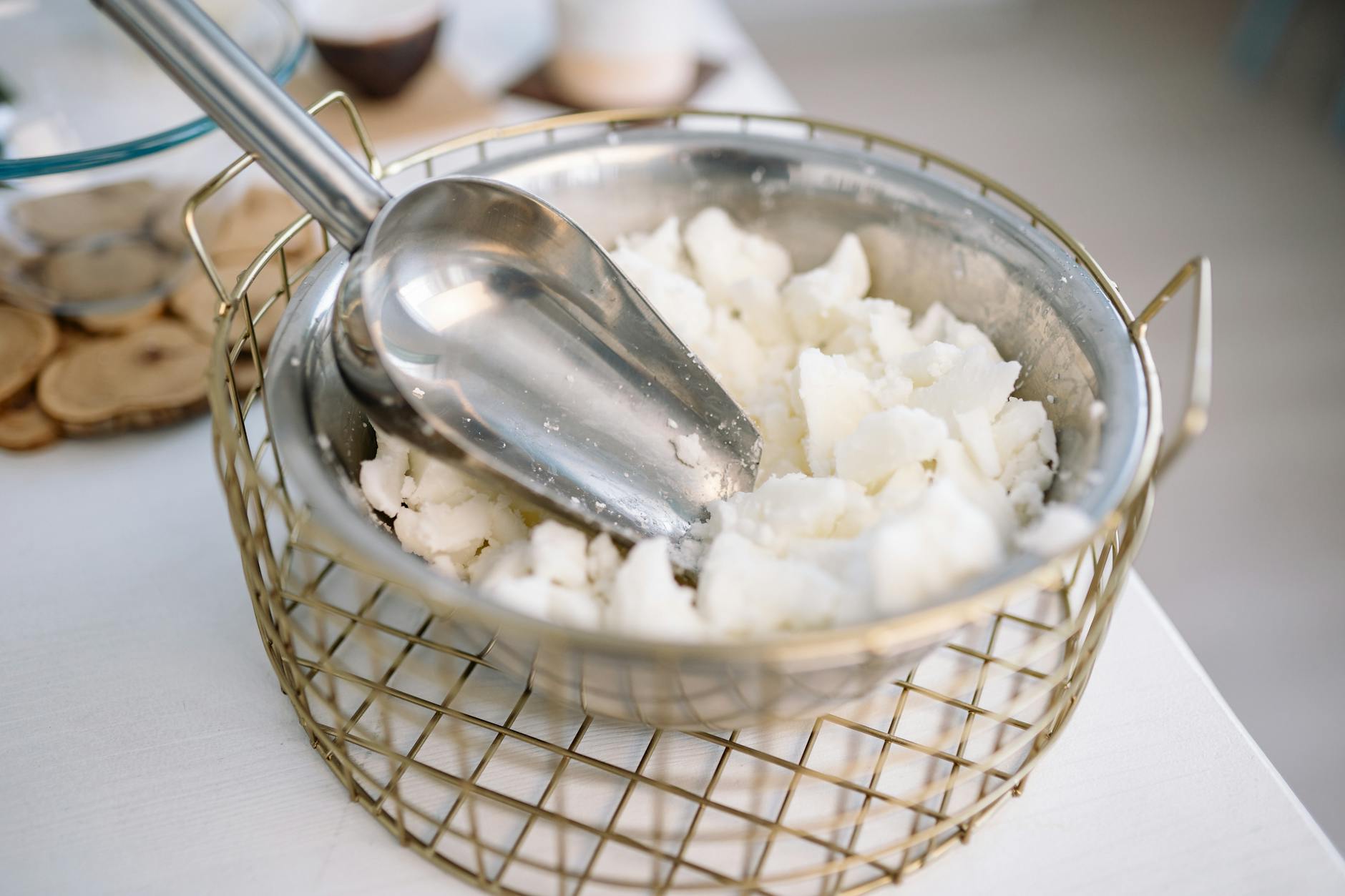 Soy Wax Flakes Pouring for Fragrance Load Calculator: How Much Essential Oil for Soy, Coconut, Beeswax & Palm (Free Interactive Tool)