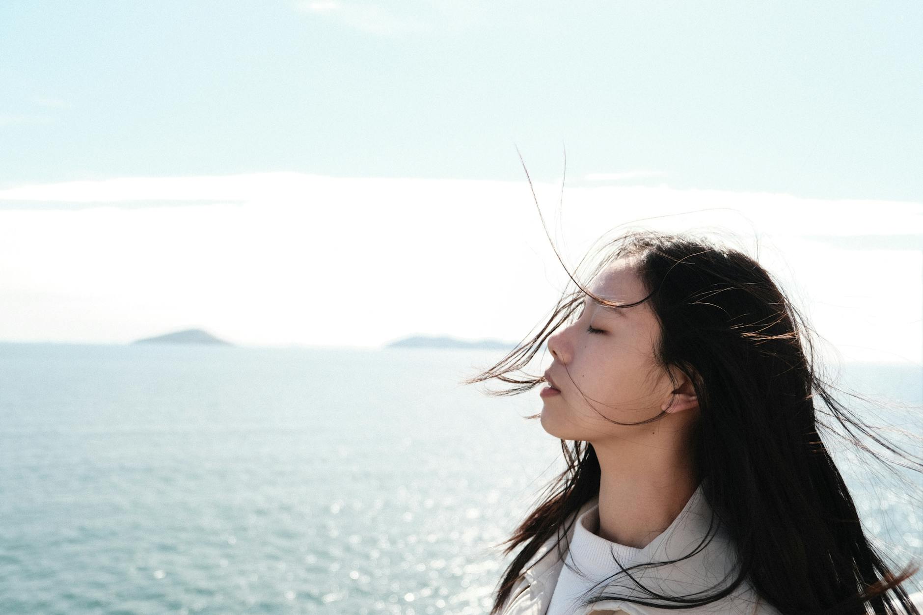 Clear Mind Woman Outdoor for What Is Brain Fog Causes: The 7 Most Common Root Drivers (And How To Find Yours)