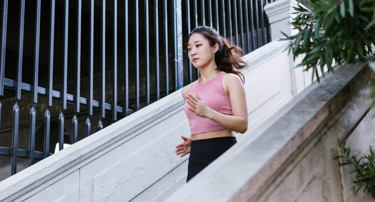 5 second rule for procrastination, woman taking immediate action