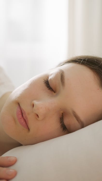 woman sleeping deeply after taking apigenin supplement