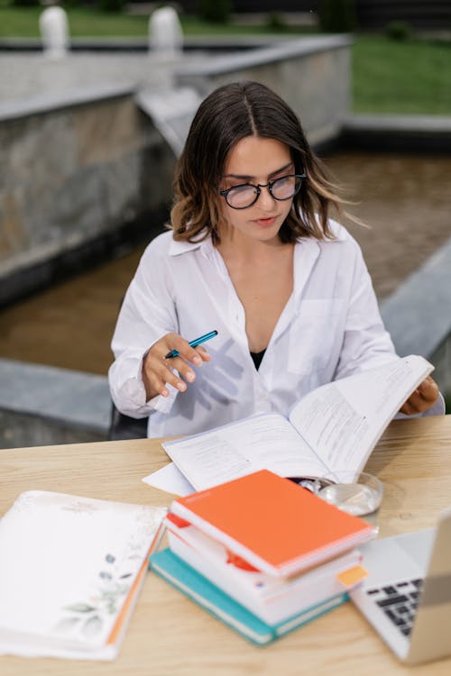woman reading focused concentration bacopa monnieri for memory