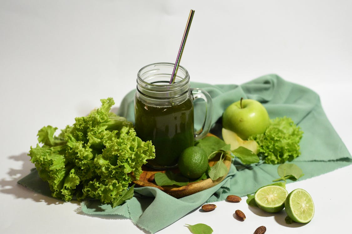 Green detox smoothie for energy and wellness