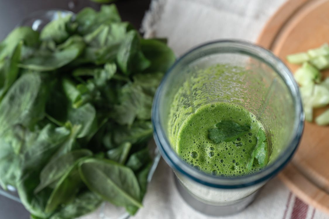 healthy green smoothie with moringa powder for energy