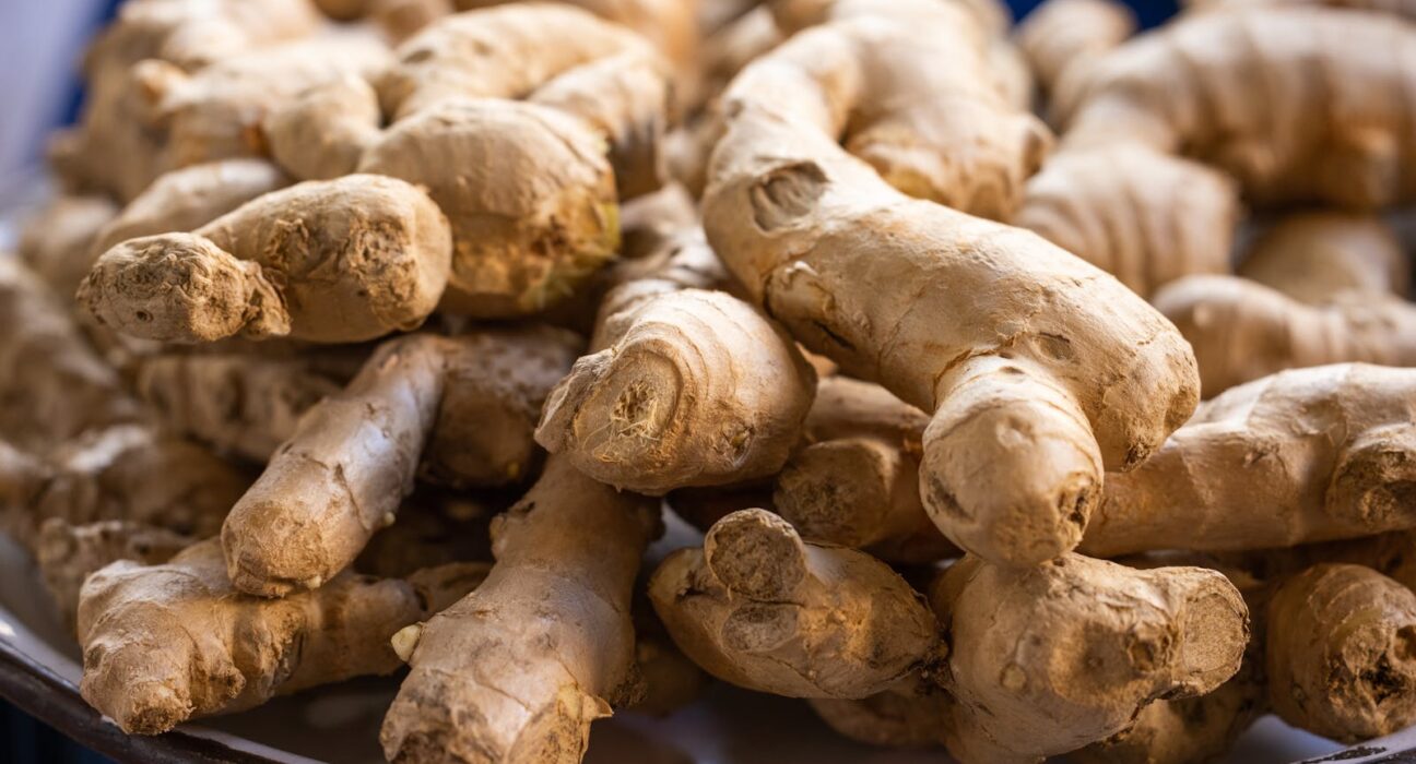 Fresh ginger root, a natural way to lower histamine in the body