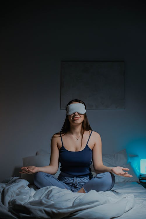 person meditating or visualizing in bed before sleep evening routine